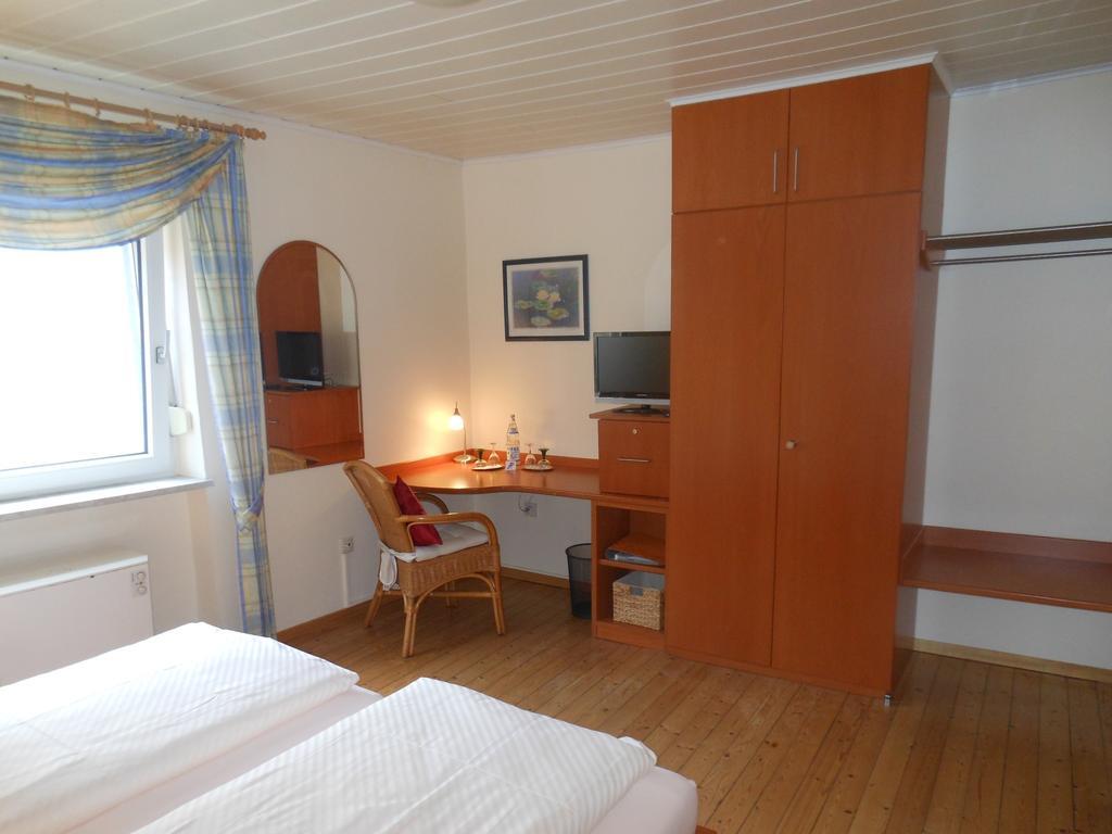 Wein- Und Gaestehaus M. Bai Mesenich Room photo